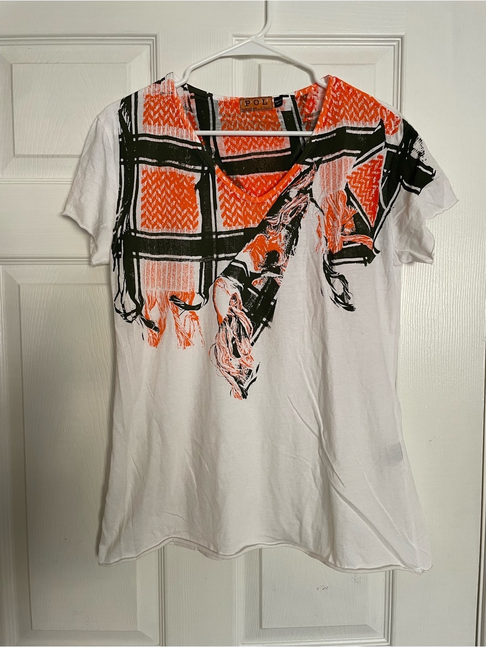 POL size M 100% Cotton White Short-Sleeve V-Neck Tee Orange & Black Scarf Print